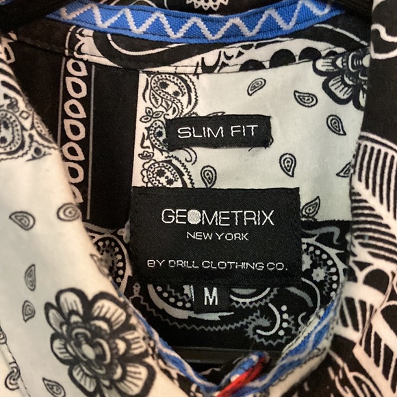 Paisley Bandanna Short sleeve button up! - Picture 2 of 3